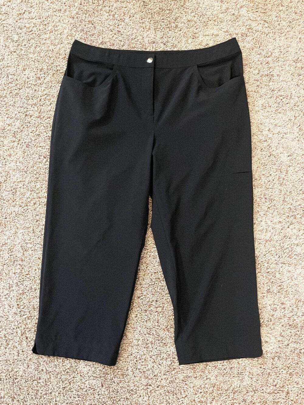 Chico’s Weekends Black Crop Capri Pants Size 2 Wide leg Stretch Pull-On Casual